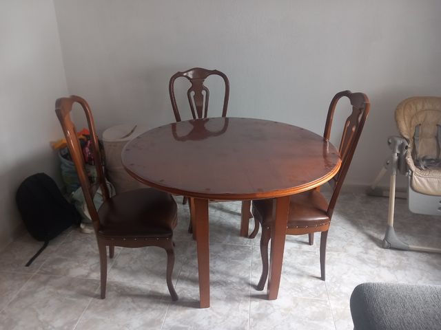 Mesa extensible + 4 sillas de roble