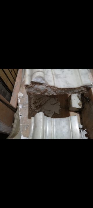 Antigua chimenea de mármol  blanco y rosa