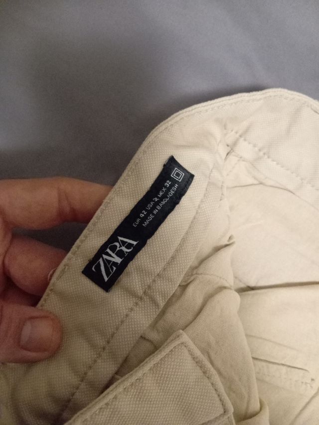 Pantalón beis Zara