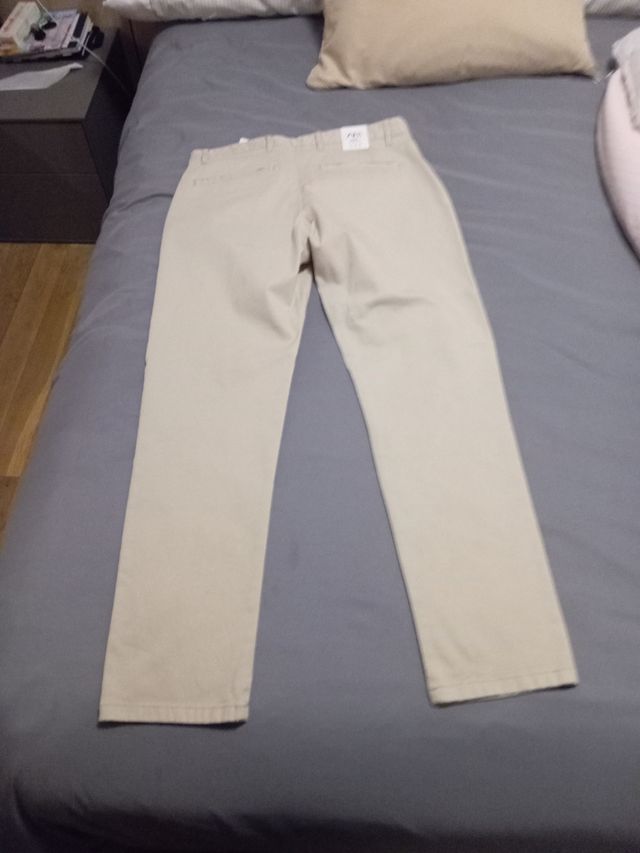 Pantalón beis Zara