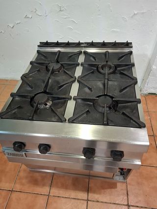 Cocina industrial 4 fogones zanussi