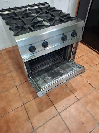 Cocina industrial 4 fogones zanussi