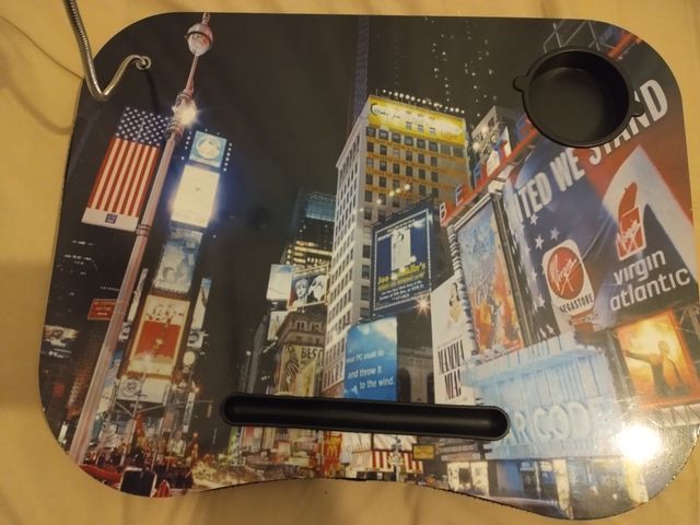 Bandeja con luz led para portátil