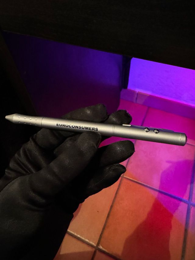 Penna con punta in plastica con torcia e laser