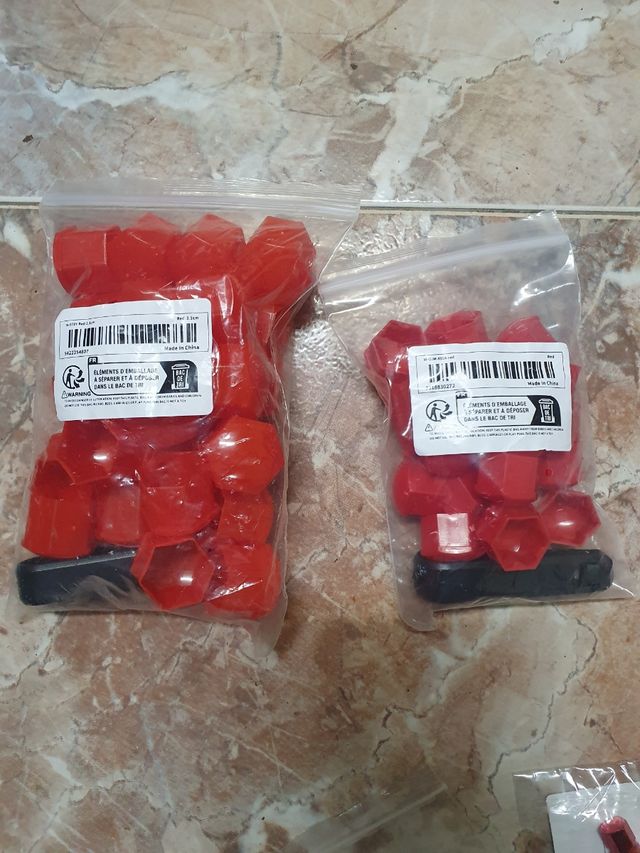 Tapones de válvula y tapas tuercas de rueda coche