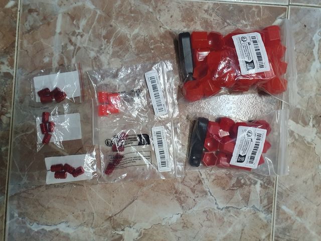 Tapones de válvula y tapas tuercas de rueda coche