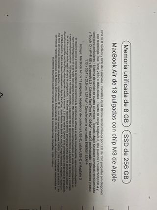 MacBook Air 13” con alguna marca de uso