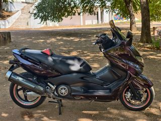 Yamaha tmax 500 recién pintada y plásticos nuevos