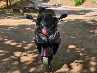 Yamaha tmax 500 recién pintada y plásticos nuevos