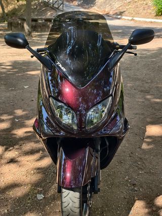 Yamaha tmax 500 recién pintada y plásticos nuevos