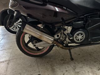 Yamaha tmax 500 recién pintada y plásticos nuevos