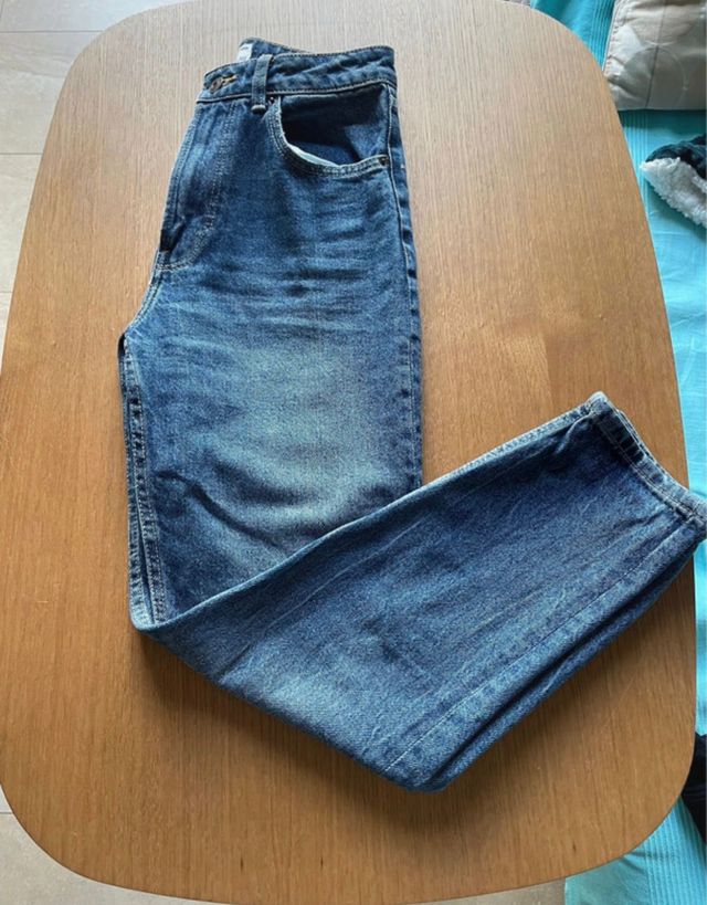 tejanos Bershka tipo Mom