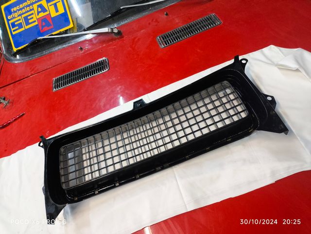 Parrilla delantera Seat 124 Sport 1800