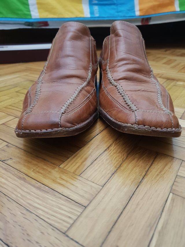 Zapatos de piel nuevos