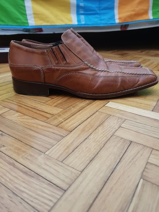 Zapatos de piel nuevos