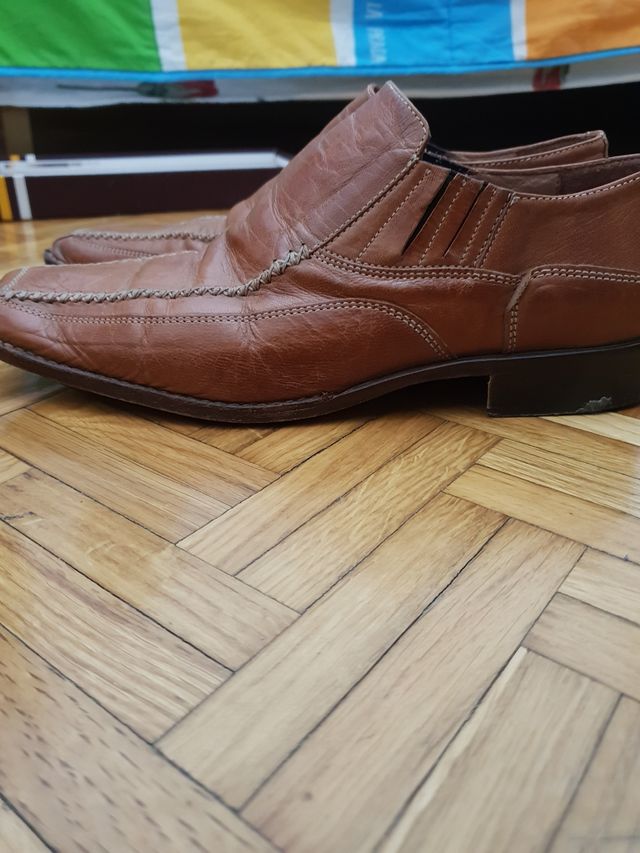 Zapatos de piel nuevos