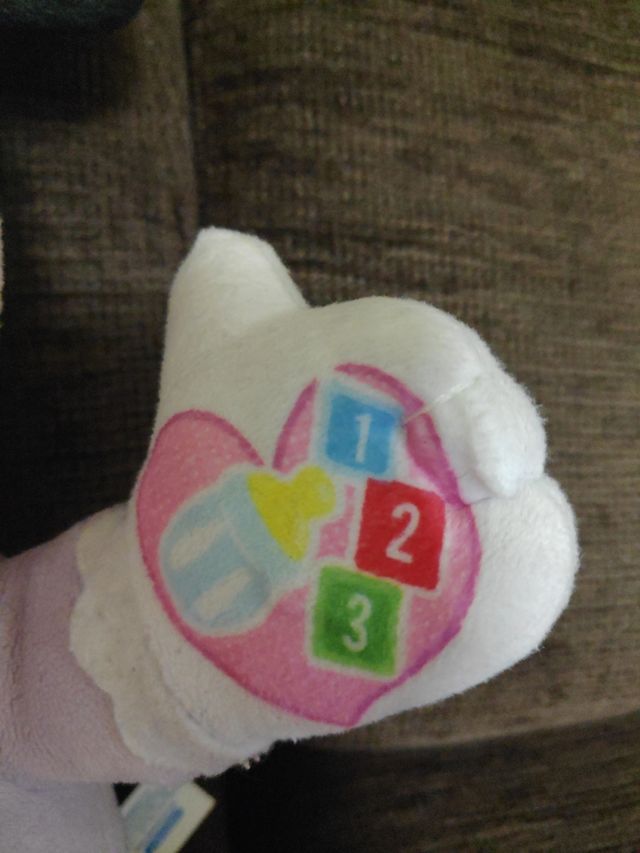 Mickey lanza pelotas y minie