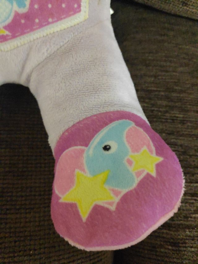 Mickey lanza pelotas y minie