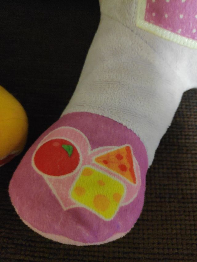 Mickey lanza pelotas y minie