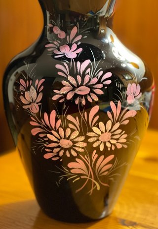 Vaso cinese nero con fiori rosa brillanti