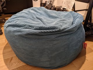 Puff gigante viscoelástico LOUNGE PUG con almohada