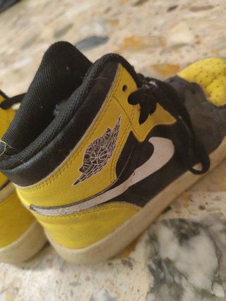 Jordan amarillas
