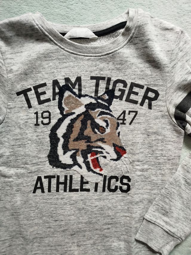 Sudadera de H&M, talla 8-10 años