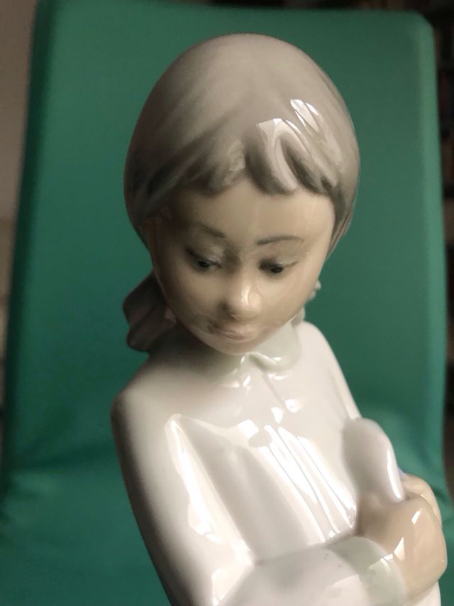 FIGURA DE NIÑA PORCELANA TIPO LLADRÓ