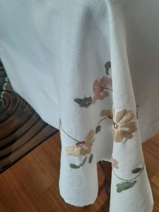 Tovaglia ricamata a mano