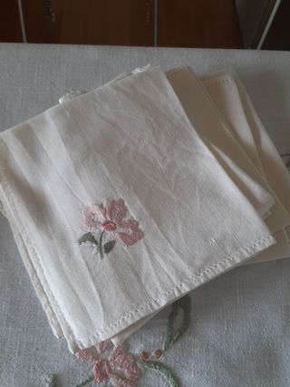 Tovaglia ricamata a mano