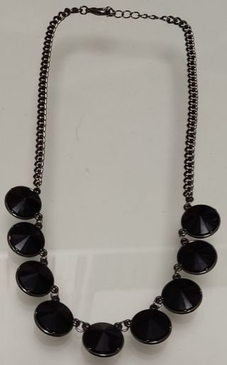 collar de abalorios negros 