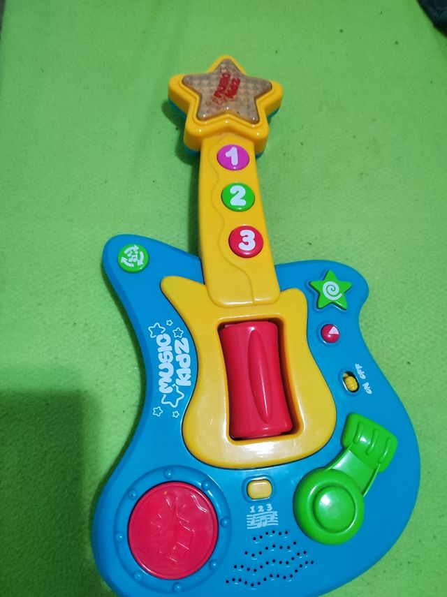 Guitarra electrónica con luces y sonido