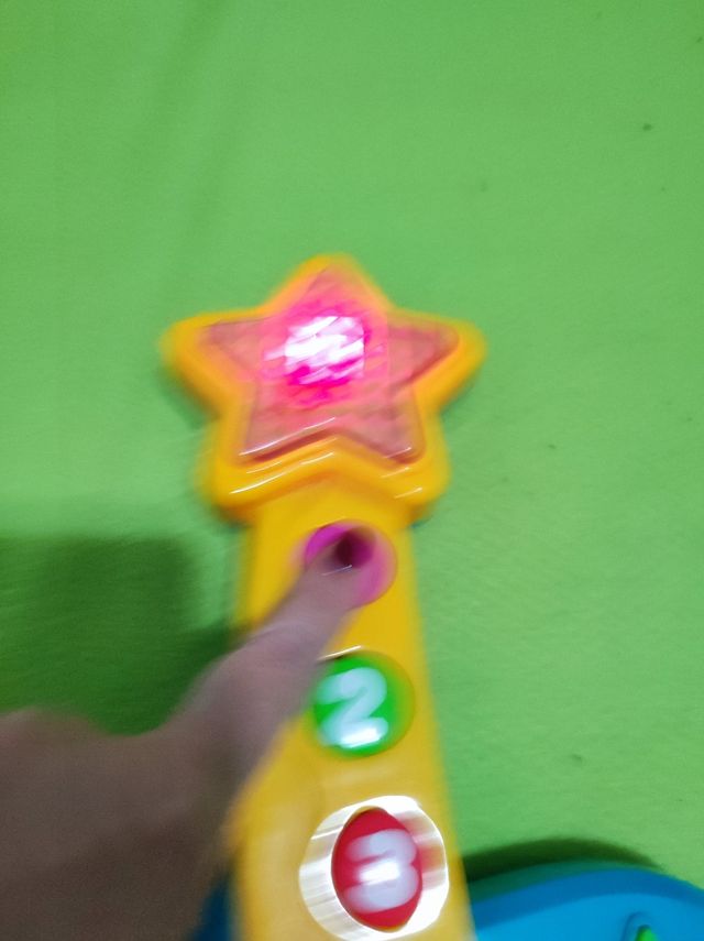 Guitarra electrónica con luces y sonido