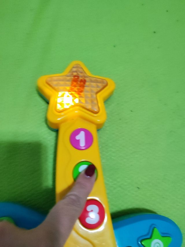 Guitarra electrónica con luces y sonido