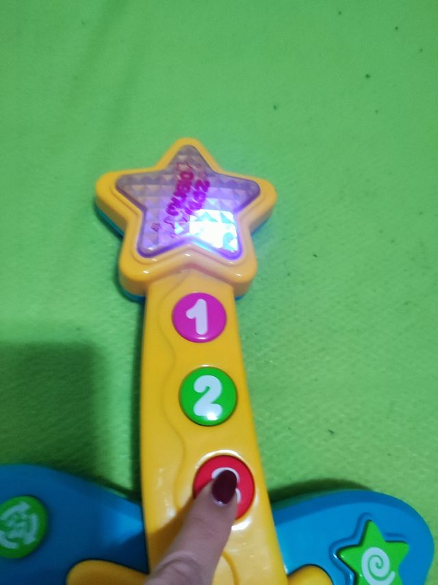 Guitarra electrónica con luces y sonido