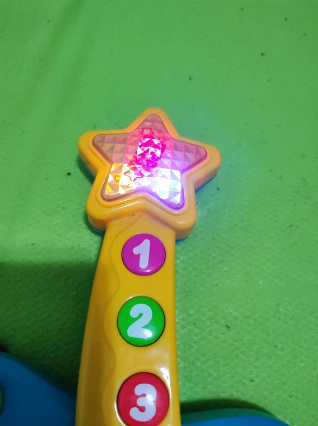 Guitarra electrónica con luces y sonido