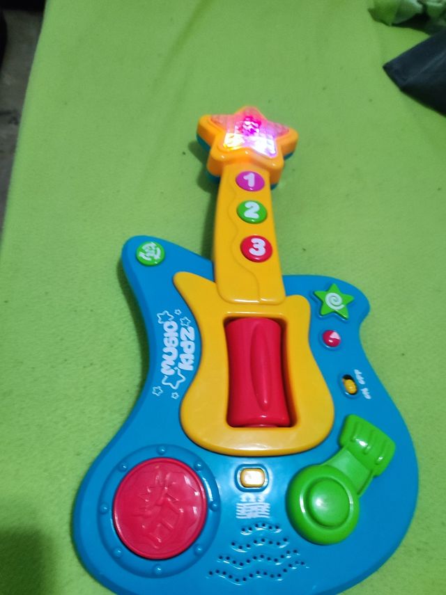 Guitarra electrónica con luces y sonido