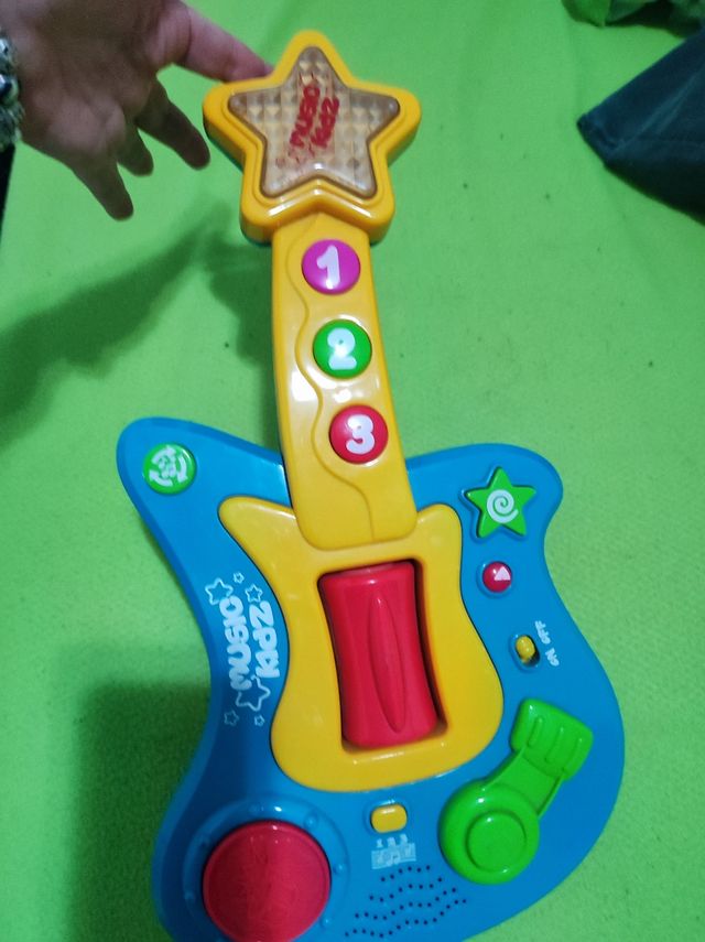 Guitarra electrónica con luces y sonido