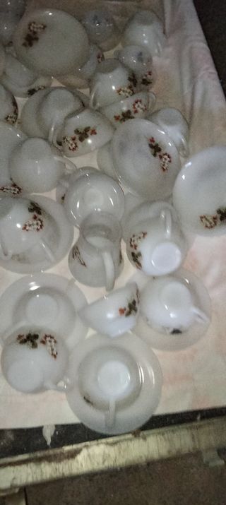 Se vende todos los vasos y platos