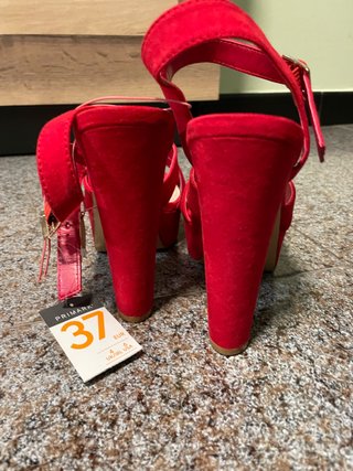 Sandalias rojas de tacón, talla 37