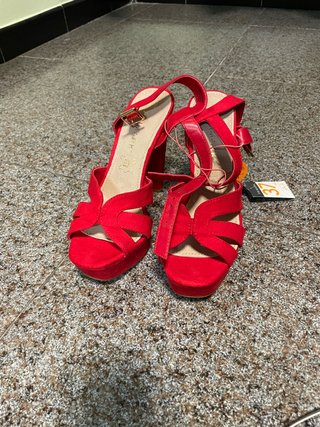 Sandalias rojas de tacón, talla 37