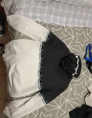 sudadera champion blanca y negra