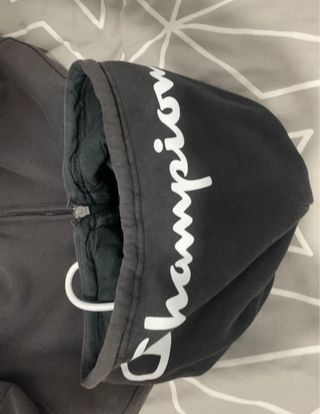 sudadera champion blanca y negra