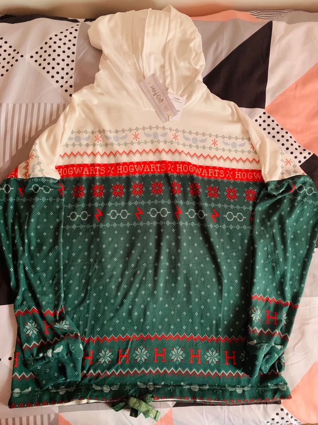 PACK PIJAMA Y DELANTAL HARRY POTTER HOGWARTS