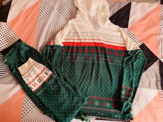 PACK PIJAMA Y DELANTAL HARRY POTTER HOGWARTS
