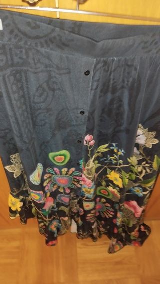 Falda midi asimetríca desigual