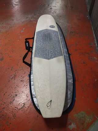 Longboard. Tablón. Surf. Cece.