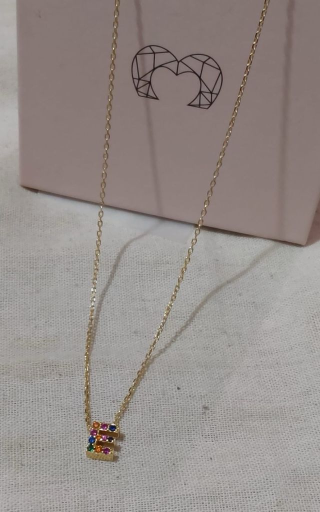 Collar inicial E colorida de circon de colores