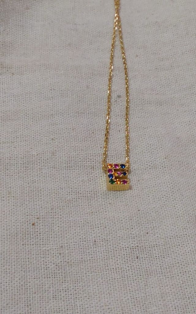 Collar inicial E colorida de circon de colores