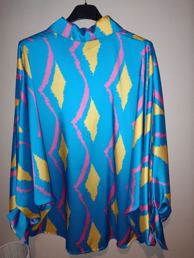 Camisa de satén colorida